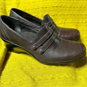 Women’s Chocolate Brown Clarks Wedge Loafers 7